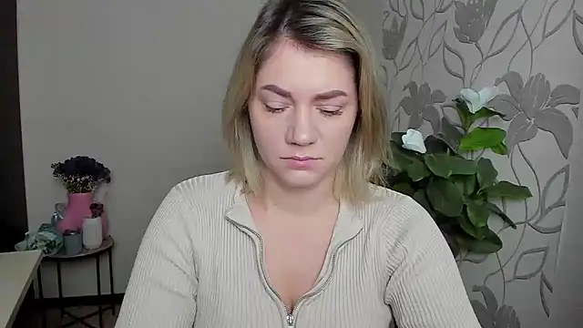 Snapshot of MariaSttone chatting on 10/28/25, 01:03 MariaSttone online show from 10/28/25, 01:03