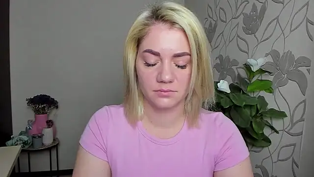 Snapshot of MariaSttone chatting on 11/03/25, 01:45 MariaSttone online show from 11/03/25, 01:45