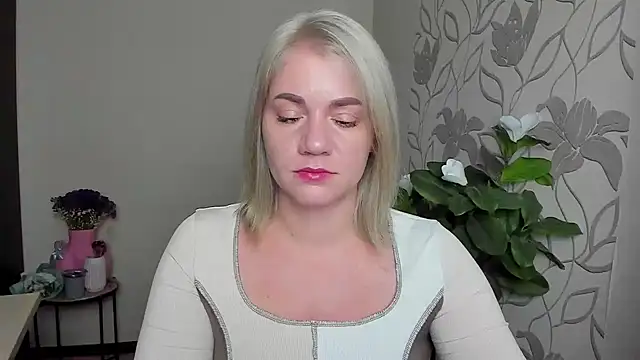 Snapshot of MariaSttone chatting on 11/10/25, 10:31 MariaSttone online show from 11/10/25, 10:31