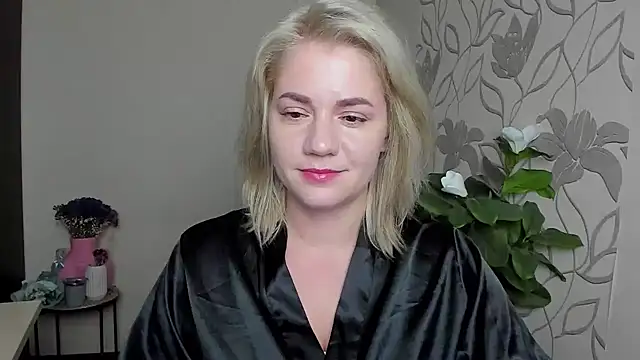 Snapshot of MariaSttone chatting on 11/14/25, 10:40 MariaSttone online show from 11/14/25, 10:40