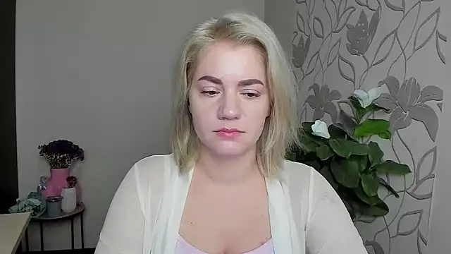 Snapshot of MariaSttone chatting on 11/15/25, 11:51 MariaSttone online show from 11/15/25, 11:51