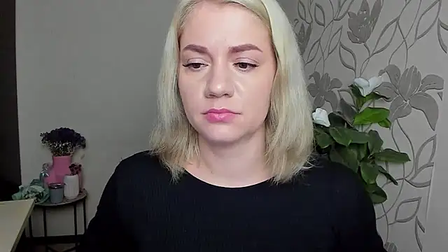 Snapshot of MariaSttone chatting on 11/18/25, 07:40 MariaSttone online show from 11/18/25, 07:40