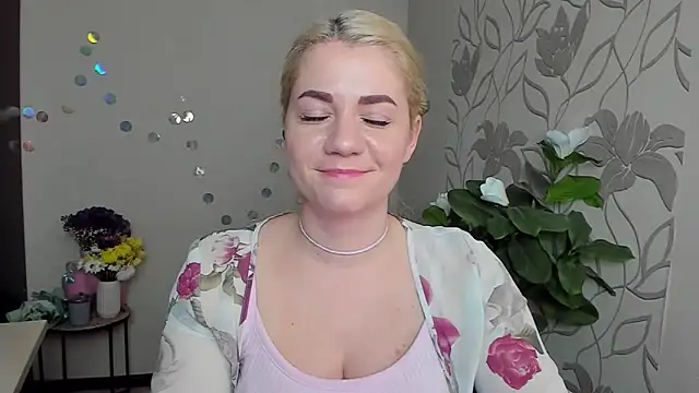 Snapshot of MariaSttone chatting on 11/26/25, 11:44 MariaSttone online show from 11/26/25, 11:44