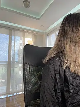 nicollefiorett online show from 11/25/25, 09:26