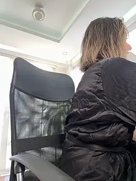 nicollefiorett online show from 12/02/25, 08:26