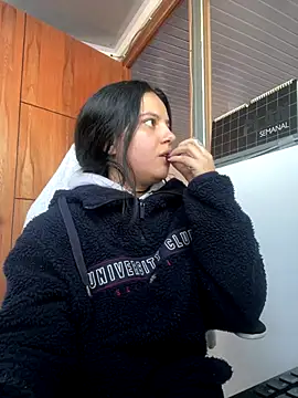 Snapshot of Mariasool chatting on 12/15/25, 02:32 Mariasool online show from 12/15/25, 02:32