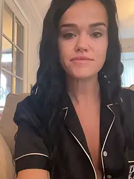 Snapshot of English-Chloe96 chatting on 12/17/24, 11:39 English-Chloe96 online show from 12/17/24, 11:39