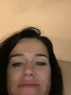 Snapshot of English-Chloe96 chatting on 12/25/24, 10:27 English-Chloe96 online show from 12/25/24, 10:27