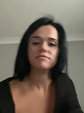 Snapshot of English-Chloe96 chatting on 12/27/24, 02:43 English-Chloe96 online show from 12/27/24, 02:43