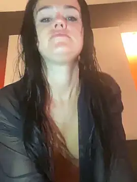 Snapshot of English-Chloe96 chatting on 02/04/25, 02:39 English-Chloe96 online show from 02/04/25, 02:39