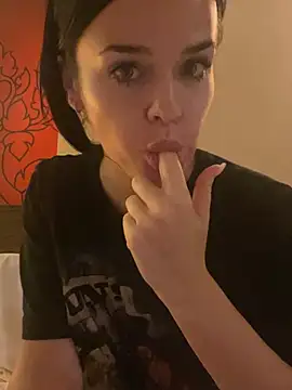 Snapshot of English-Chloe96 chatting on 03/04/25, 12:55 English-Chloe96 online show from 03/04/25, 12:55