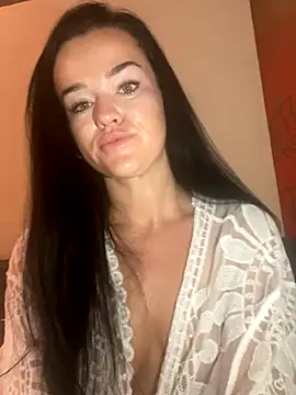 Snapshot of English-Chloe96 chatting on 10/17/25, 04:37 English-Chloe96 online show from 10/17/25, 04:37