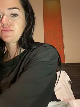 Snapshot of English-Chloe96 chatting on 10/28/25, 05:04 English-Chloe96 online show from 10/28/25, 05:04