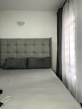 Snapshot of prettiepearl chatting on 10/19/25, 08:59 prettiepearl online show from 10/19/25, 08:59