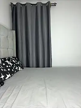 Snapshot of prettiepearl chatting on 11/15/25, 11:21 prettiepearl online show from 11/15/25, 11:21