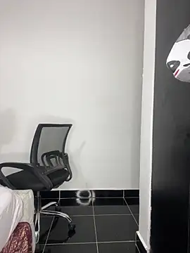 Snapshot of prettiepearl chatting on 11/27/25, 11:51 prettiepearl online show from 11/27/25, 11:51