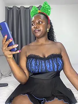 Snapshot of prettiepearl chatting on 12/22/25, 09:01 prettiepearl online show from 12/22/25, 09:01