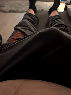 Snapshot of Mrloverlover77@xh chatting on 11/22/25, 11:26 Mrloverlover77xh online show from 11/22/25, 11:26