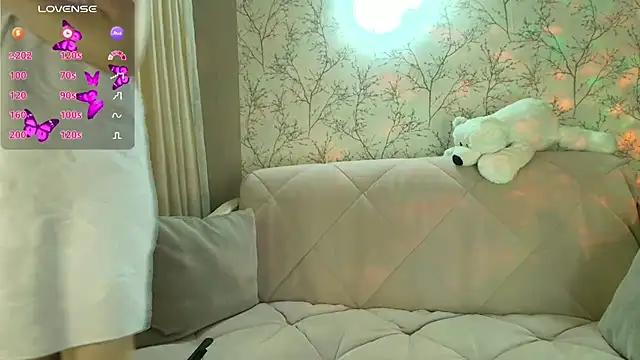 Snapshot of MilfeaN chatting on 03/24/26, 06:35 MilfeaN online show from 03/24/26, 06:35