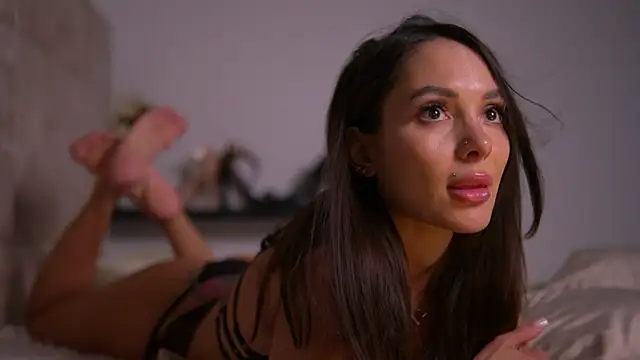 Snapshot of Mila_May_ chatting on 12/21/24, 12:16 Mila May online show from 12/21/24, 12:16