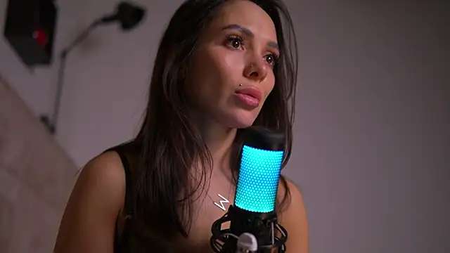 Snapshot of Mila_May_ chatting on 12/25/24, 03:50 Mila May online show from 12/25/24, 03:50