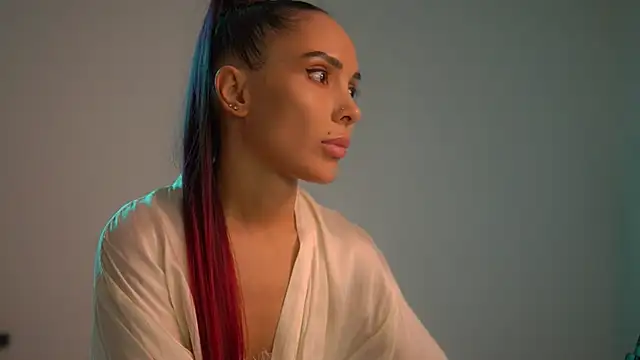 Snapshot of Mila_May_ chatting on 09/19/25, 10:10 Mila May online show from 09/19/25, 10:10