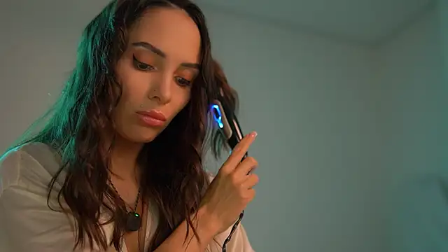 Snapshot of Mila_May_ chatting on 10/12/25, 07:29 Mila May online show from 10/12/25, 07:29