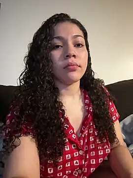 Snapshot of ladylavish chatting on 05/18/26, 05:35 ladylavish online show from 05/18/26, 05:35