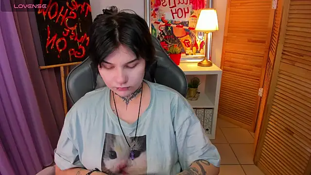 Snapshot of mekurisu chatting on 02/02/25, 01:23 mekurisu online show from 02/02/25, 01:23