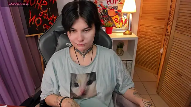 Snapshot of mekurisu chatting on 02/02/25, 04:26 mekurisu online show from 02/02/25, 04:26