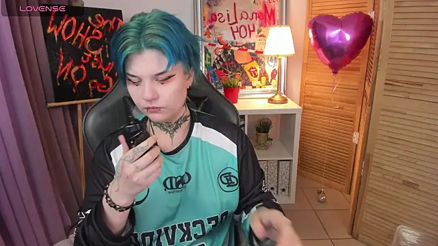 Snapshot of mekurisu chatting on 02/11/25, 01:20 mekurisu online show from 02/11/25, 01:20