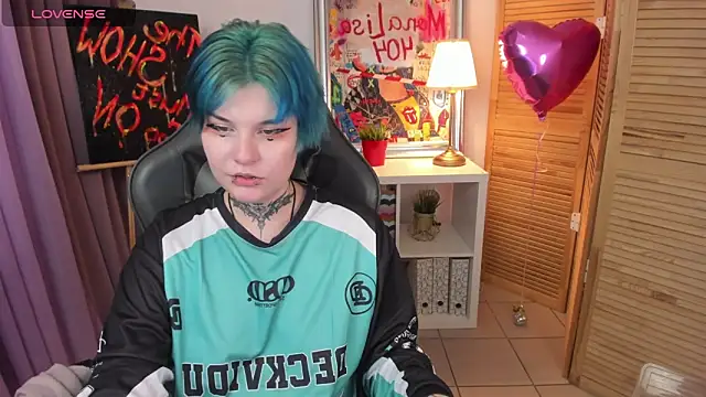 Snapshot of mekurisu chatting on 02/11/25, 07:23 mekurisu online show from 02/11/25, 07:23