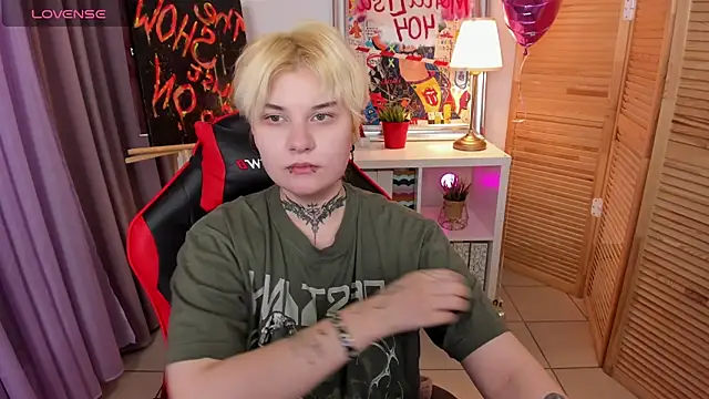 Snapshot of mekurisu chatting on 02/28/25, 04:32 mekurisu online show from 02/28/25, 04:32