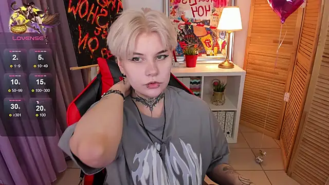 Snapshot of mekurisu chatting on 03/03/25, 01:21 mekurisu online show from 03/03/25, 01:21