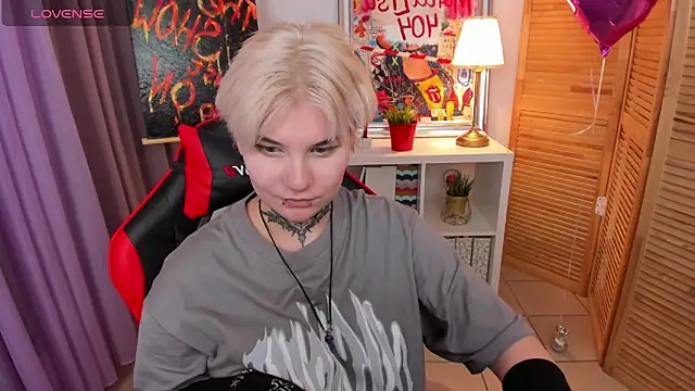 Snapshot of mekurisu chatting on 03/04/25, 07:19 mekurisu online show from 03/04/25, 07:19