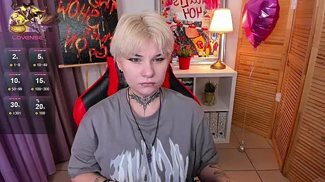 Snapshot of mekurisu chatting on 03/11/25, 01:16 mekurisu online show from 03/11/25, 01:16