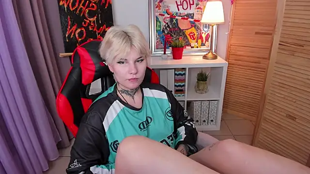 Snapshot of mekurisu chatting on 03/17/25, 05:34 mekurisu online show from 03/17/25, 05:34