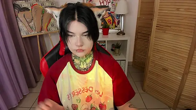 Snapshot of mekurisu chatting on 10/16/25, 01:28 mekurisu online show from 10/16/25, 01:28