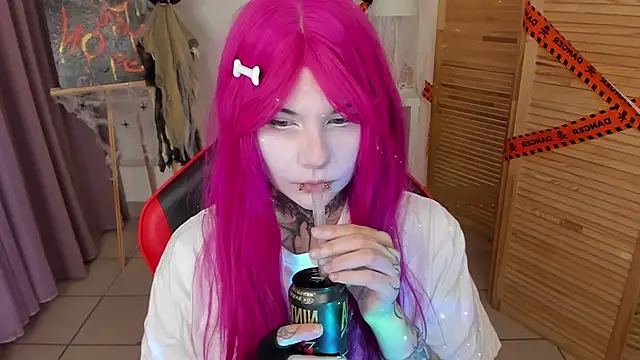 Snapshot of mekurisu chatting on 10/28/25, 01:20 mekurisu online show from 10/28/25, 01:20