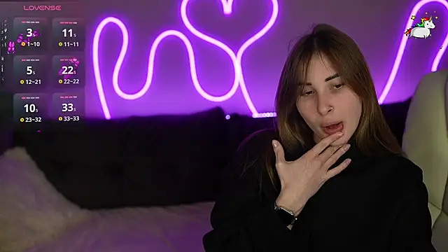 Snapshot of JennyyLuv chatting on 11/29/25, 08:12 JennyyLuv online show from 11/29/25, 08:12