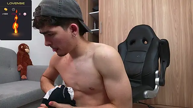 Snapshot of zenn_rush1 chatting on 12/17/24, 02:22 zenn rush1 online show from 12/17/24, 02:22