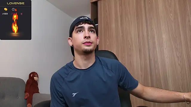 Snapshot of zenn_rush1 chatting on 12/23/24, 12:30 zenn rush1 online show from 12/23/24, 12:30