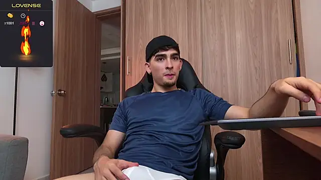 Snapshot of zenn_rush1 chatting on 01/11/25, 02:15 zenn rush1 online show from 01/11/25, 02:15