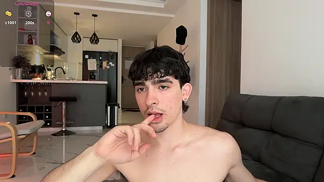 Snapshot of zenn_rush1 chatting on 10/10/25, 01:54 zenn rush1 online show from 10/10/25, 01:54