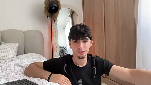 Snapshot of zenn_rush1 chatting on 12/04/25, 01:53 zenn rush1 online show from 12/04/25, 01:53