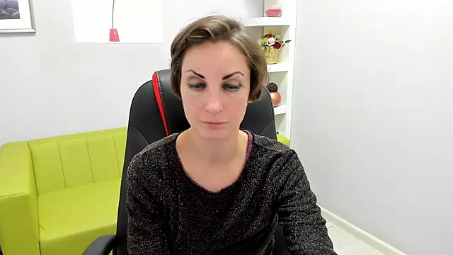 Snapshot of AuroraScript chatting on 12/11/24, 04:09 AuroraScript online show from 12/11/24, 04:09