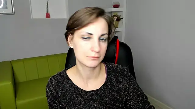 Snapshot of AuroraScript chatting on 12/11/24, 10:16 AuroraScript online show from 12/11/24, 10:16