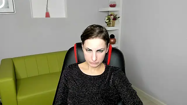 Snapshot of AuroraScript chatting on 12/12/24, 01:21 AuroraScript online show from 12/12/24, 01:21