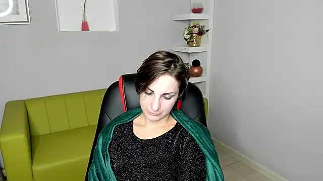 Snapshot of AuroraScript chatting on 12/12/24, 04:26 AuroraScript online show from 12/12/24, 04:26