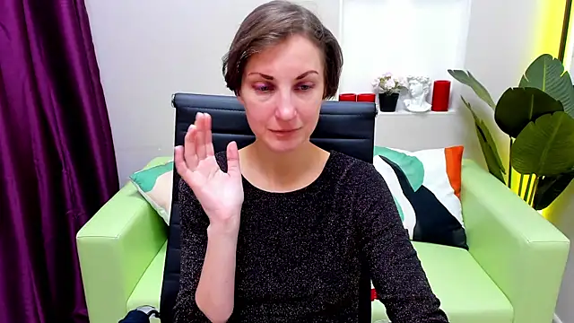 Snapshot of AuroraScript chatting on 12/14/24, 03:25 AuroraScript online show from 12/14/24, 03:25